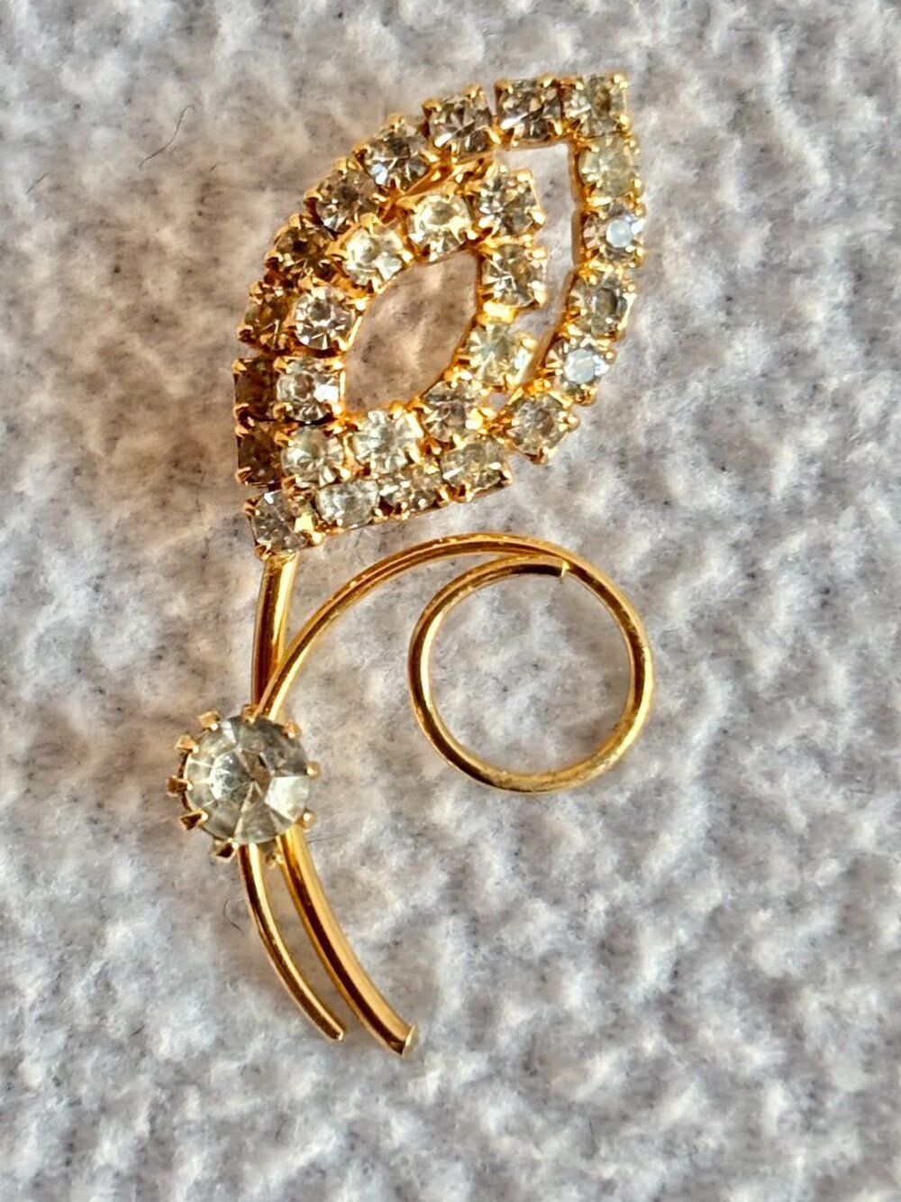 Vintage Gold Tone & Rhinestone Flower Brooch